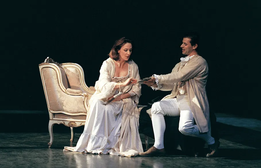 Le mariage de Figaro, Mise en scène de Joël Dragutin au Théâtre Sylvia Monfort, Paris, 1998,
avec Odile Fredeval (la Comtesse) et David Ayala (Figaro)