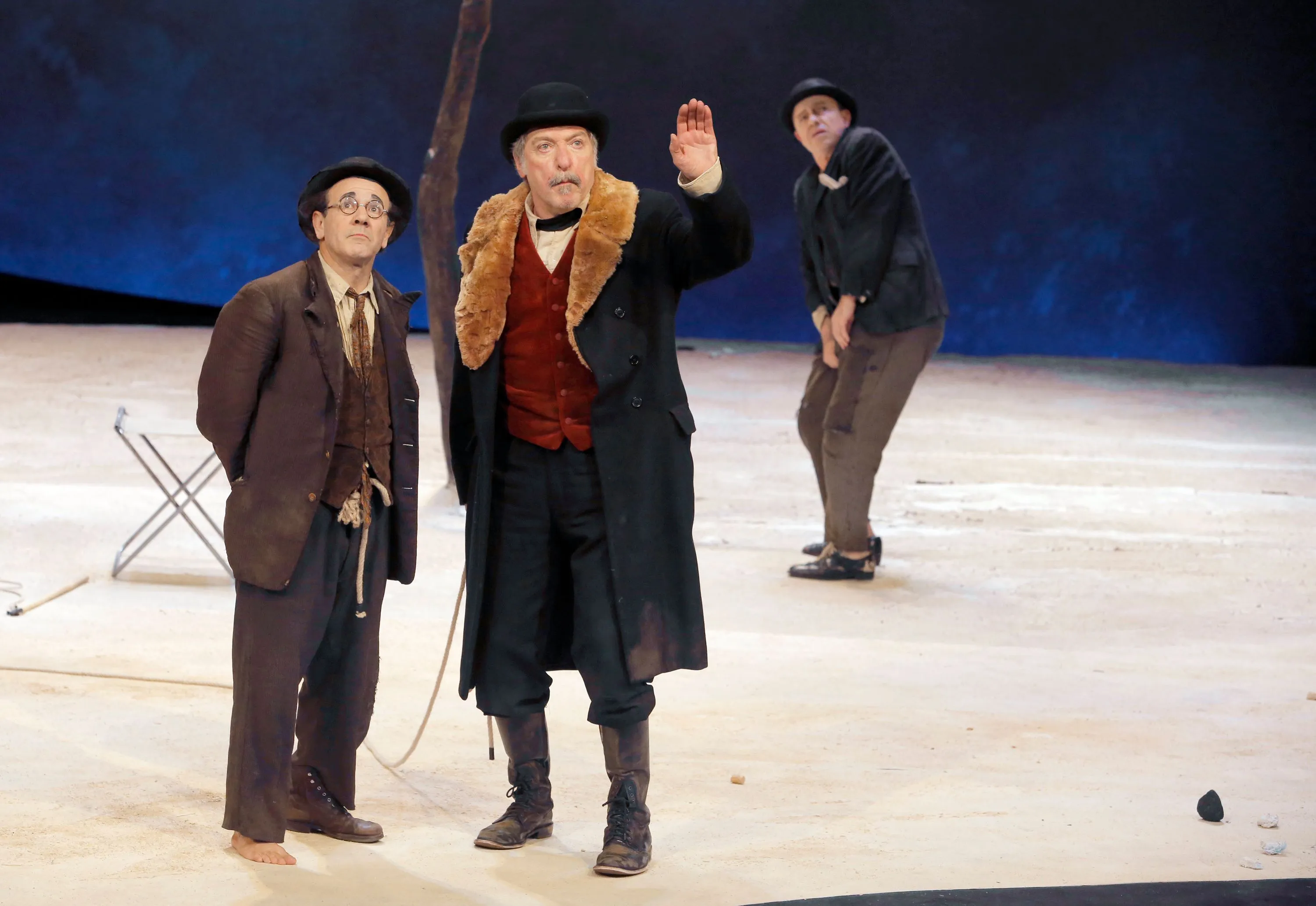 En attendant Godot, mise en scène de Jean Pierre Vincent au théâtre des Bouffes du Nord, 2015