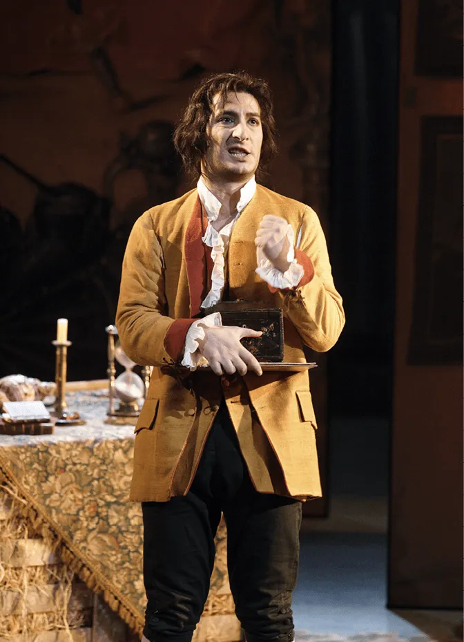 Mozart, Les Noces de Figaro, mise en scène de
Jean-Louis Martinoty au théâtre des ChampsÉlysées,
Paris, 2009, avec Vito Priante (Figaro).