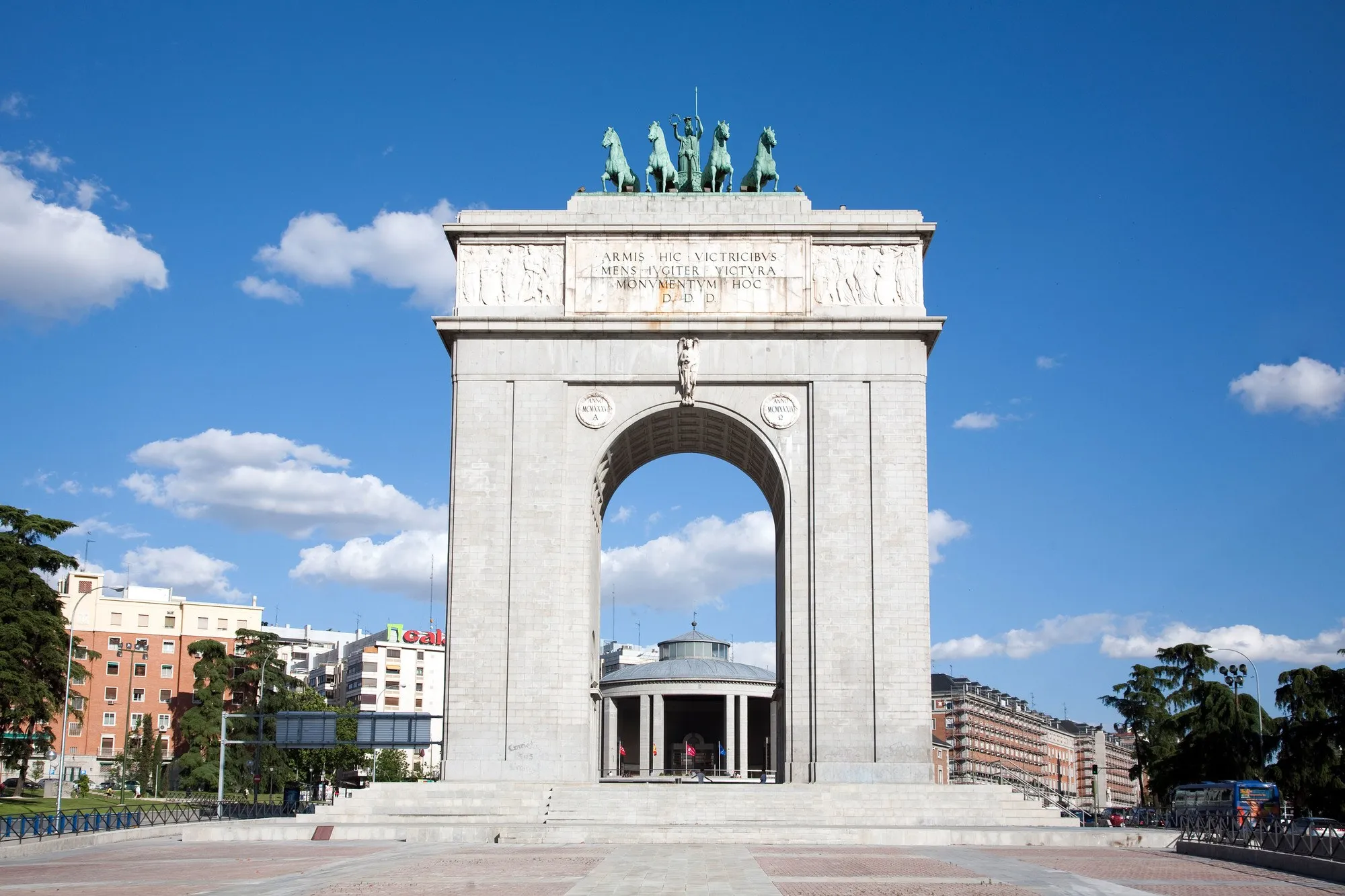 Arco de la Victoria, Monumento para homenajear la victoria de Franco, Madrid.