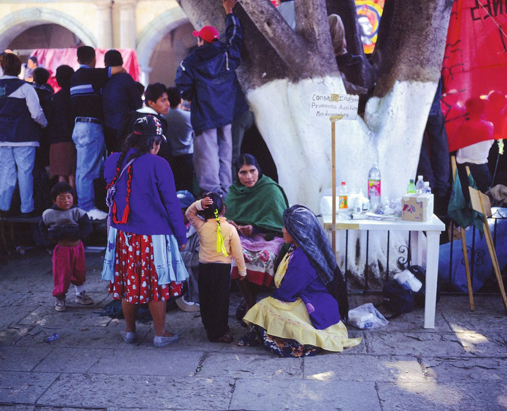 Zapotecas protestan en el Zócalo de Oaxaca, 2002