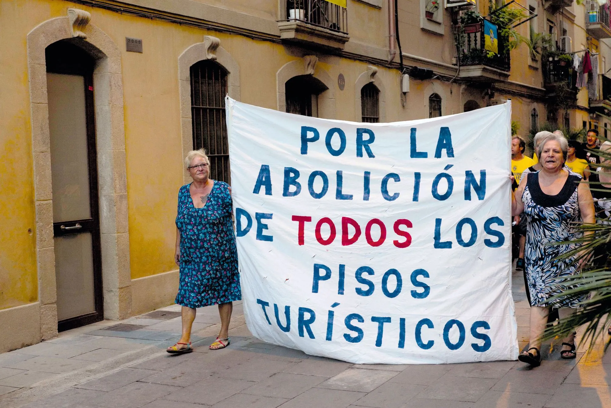 Marcha en protesta contra el tráfico ilegal de alquileres en Barcelona, 2015.