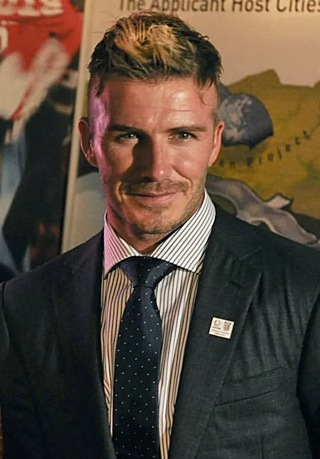 L'ancien joueur anglais David Beckham est connu autant pour
sa carrière que pour avoir épousé une star de la chanson. Il a
aussi posé pour de nombreuses publicités.