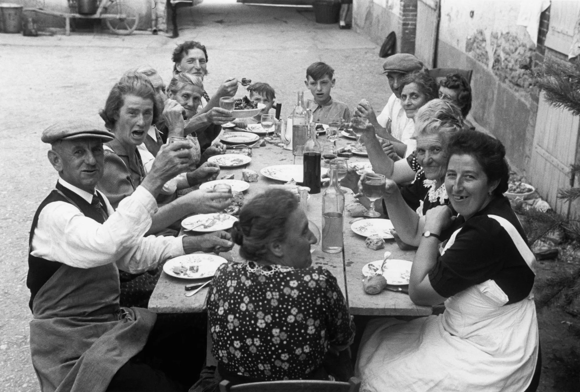Repas de fête, France, 1955, photographie.