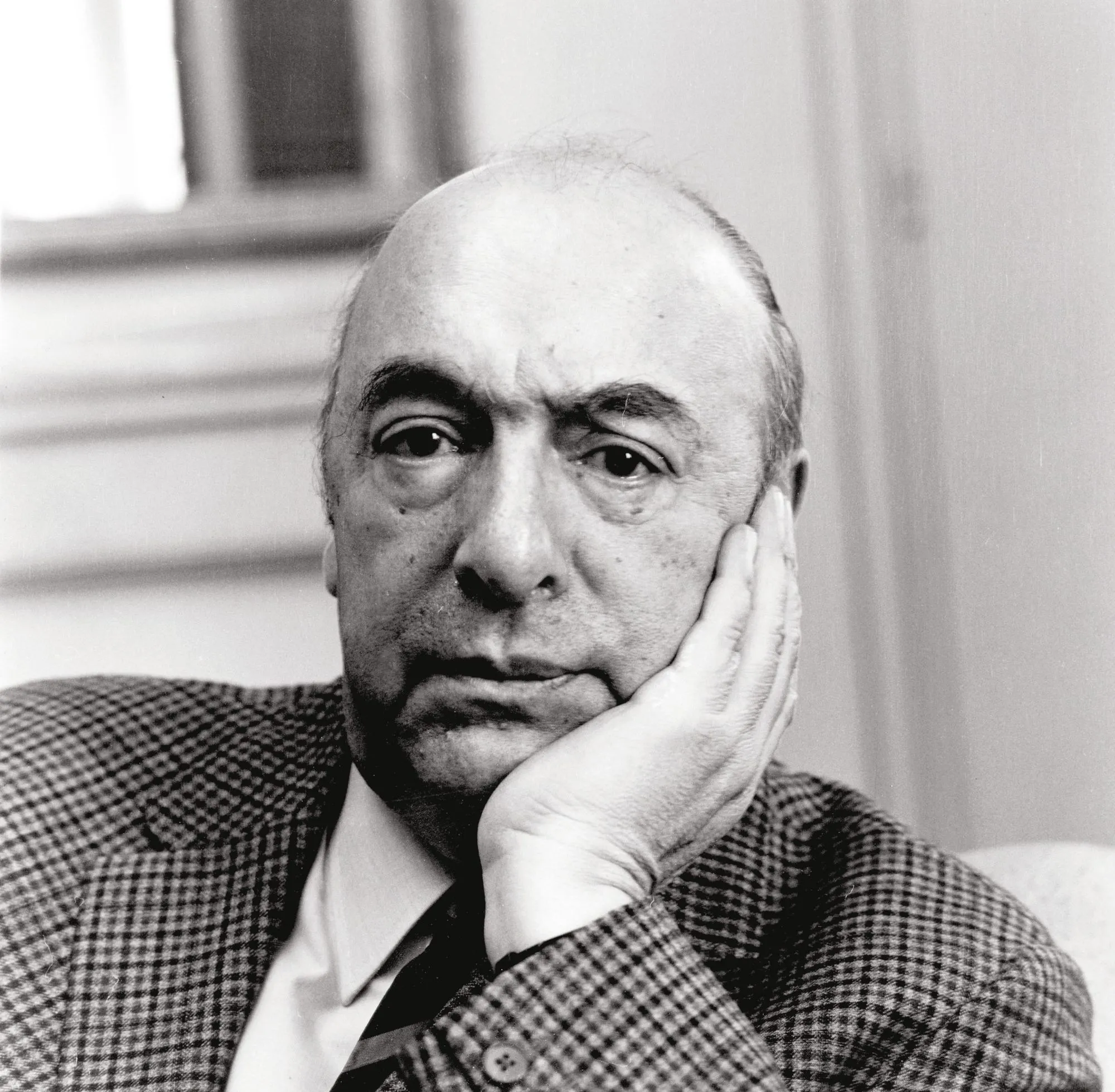 Pablo Neruda escritor y poeta chileno.