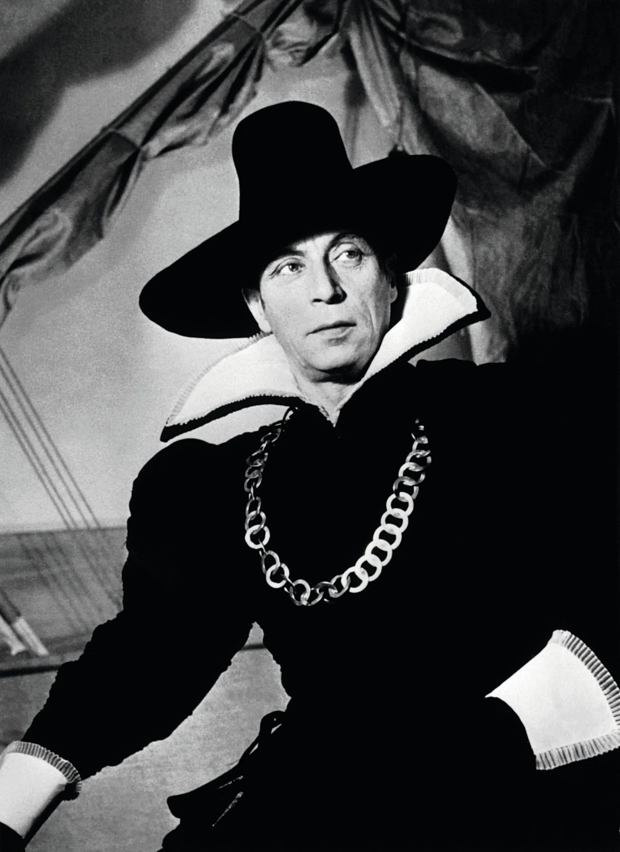 Louis Jouvet dans le rôle de Dom Juan, dans sa propre mise en scène, Théâtre de L'Athénée, Paris, 1947.