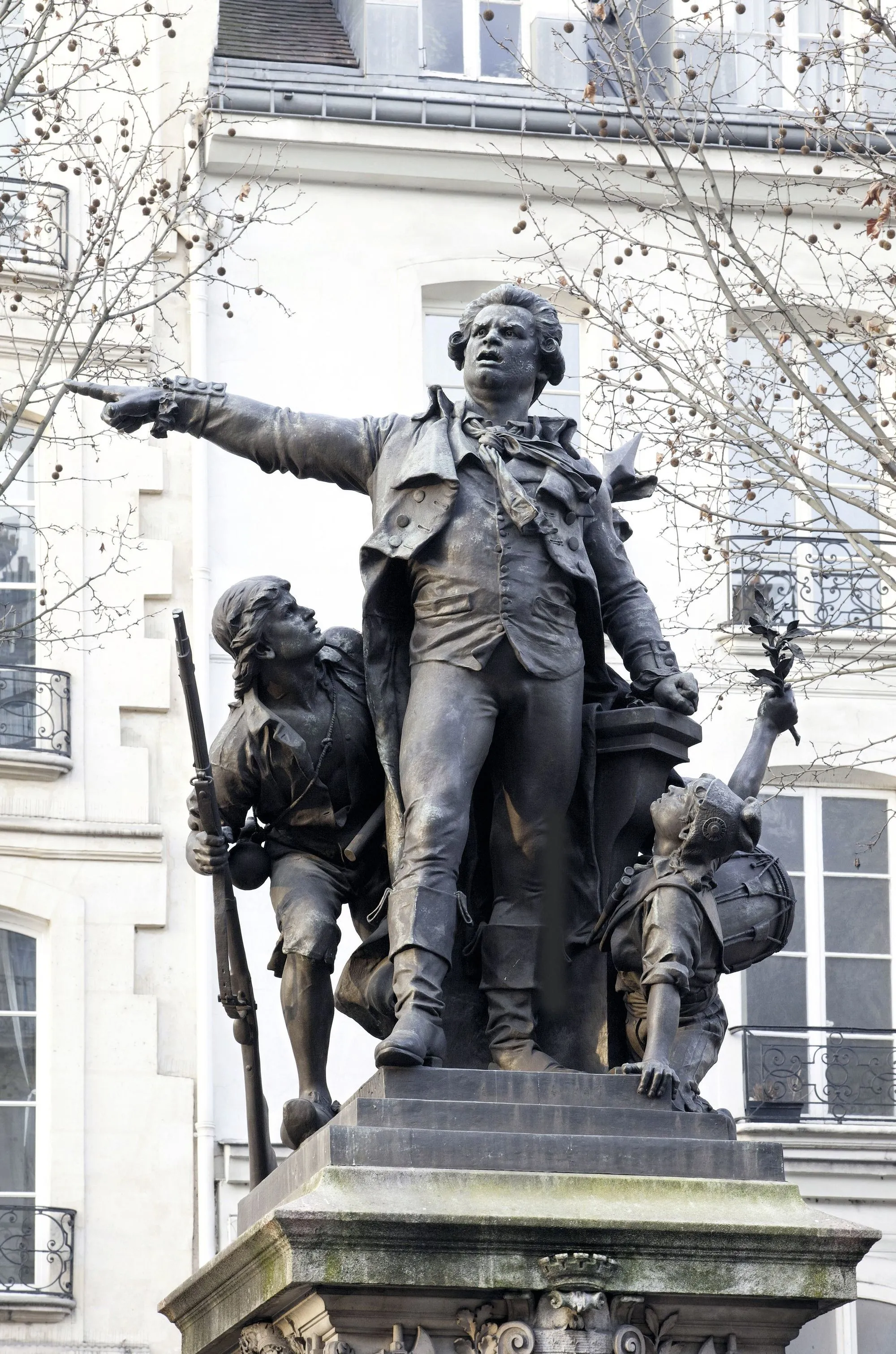 Statue de Danton sur la place de l'Odéon à Paris