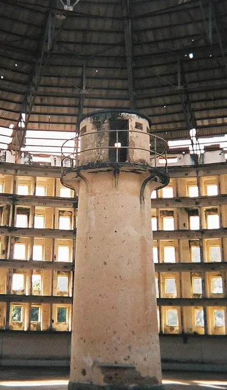 L'intérieur de la prison Presidio Modelo, à Cuba, construite sur le modèle du panoptique.