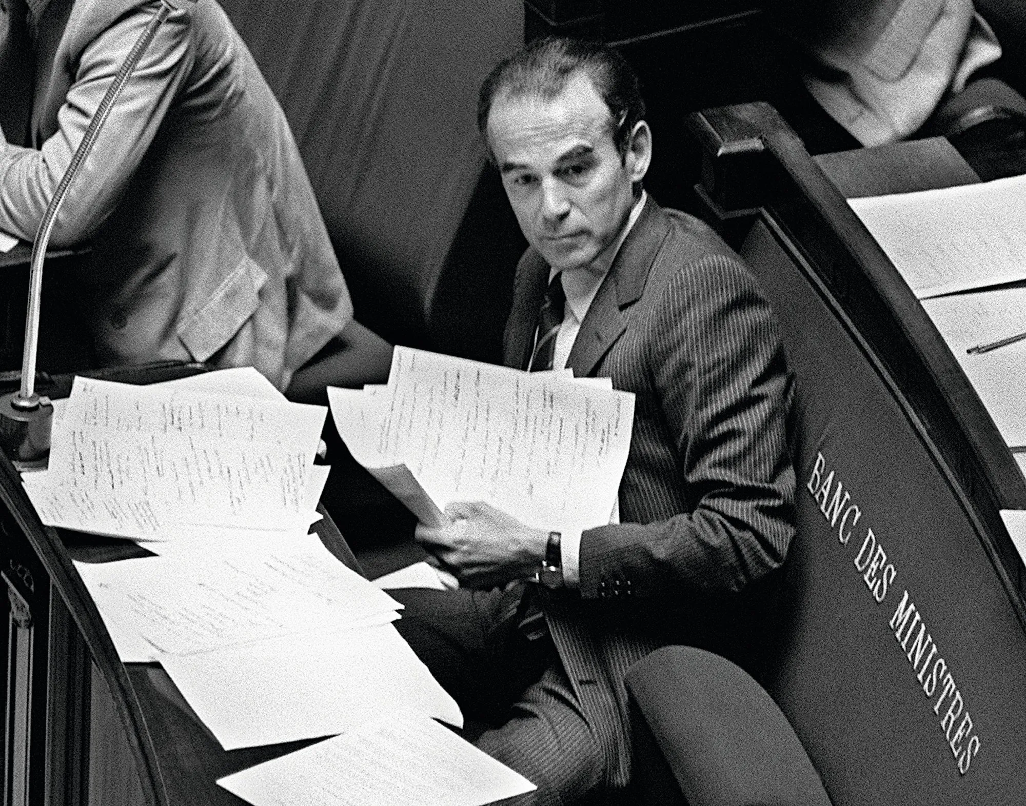 Le 17 septembre 1981, Robert Badinter, ministre de la Justice du gouvernement socialiste, défend son projet de loi sur l'abolition de la peine de mort malgré l'opposition de l'opinion