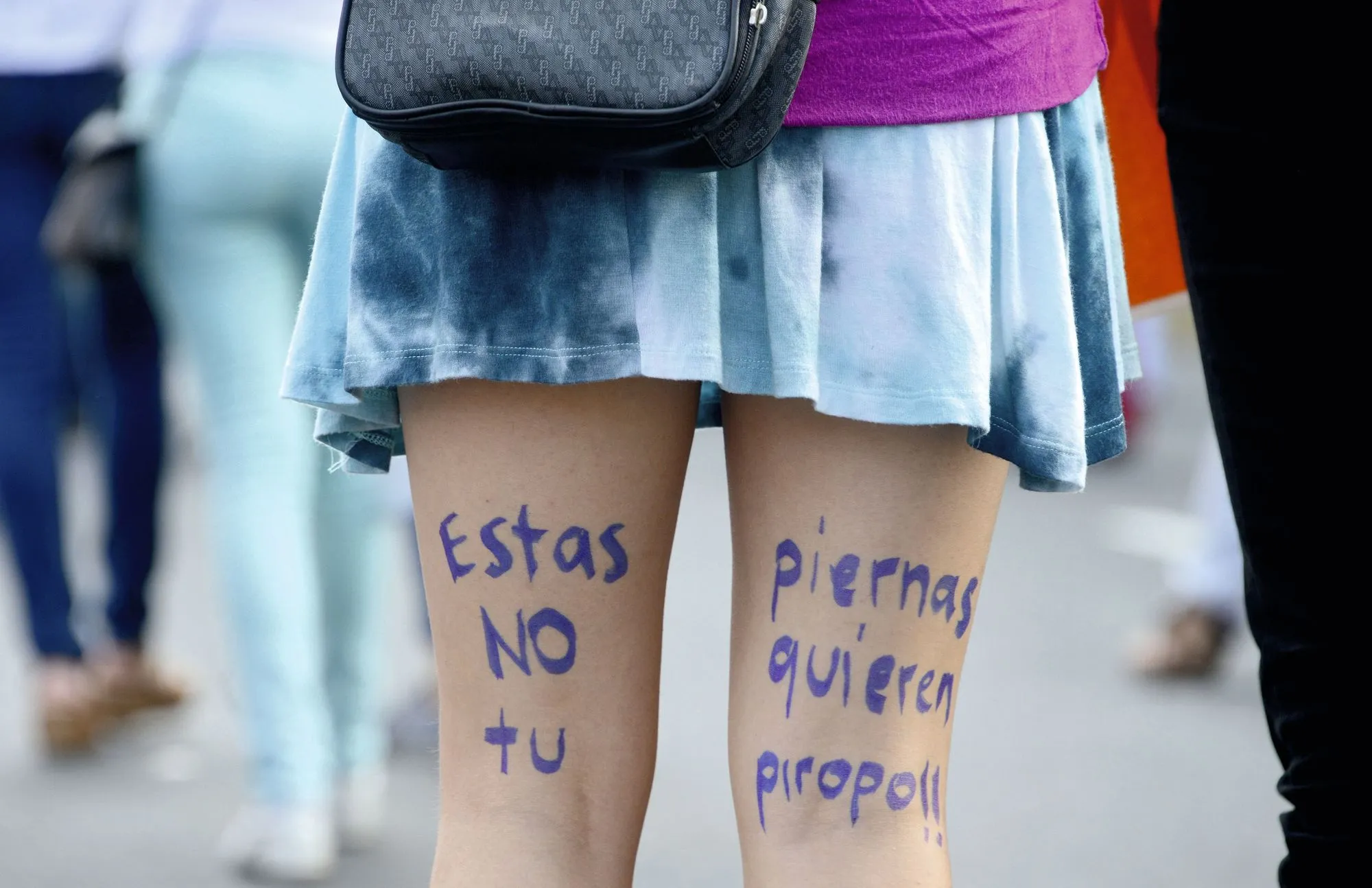 « Ces jambes ne veulent pas de tes commentaires », photographie d'Ezequiel Becerra / AFP, 2014, San José, Costa Rica.
