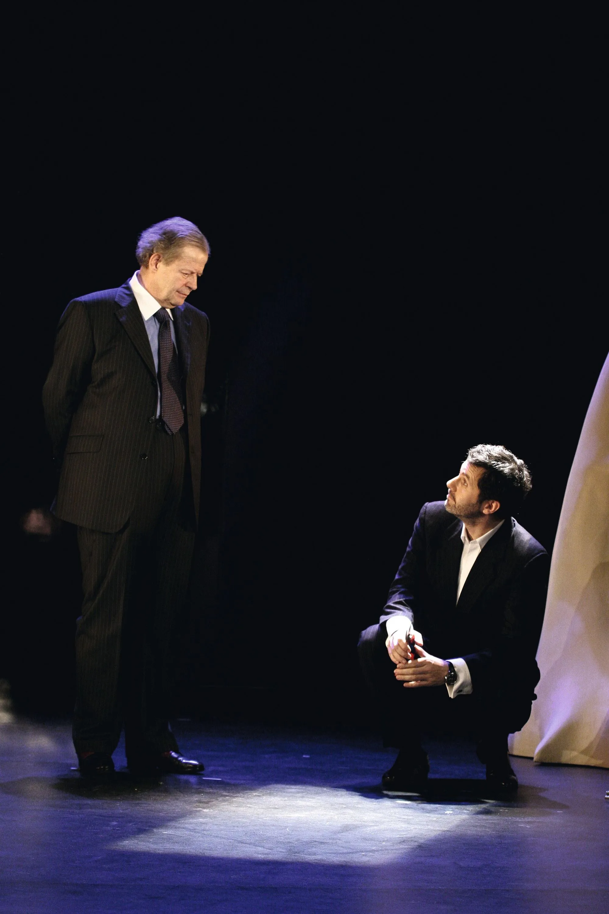 Conversations après un enterrement, mise en scène de Gabriel Garran, avec Bernard Verley (Pierre) et Serge Hazanavicius (Alex), Théâtre Antoine, Paris, 2006