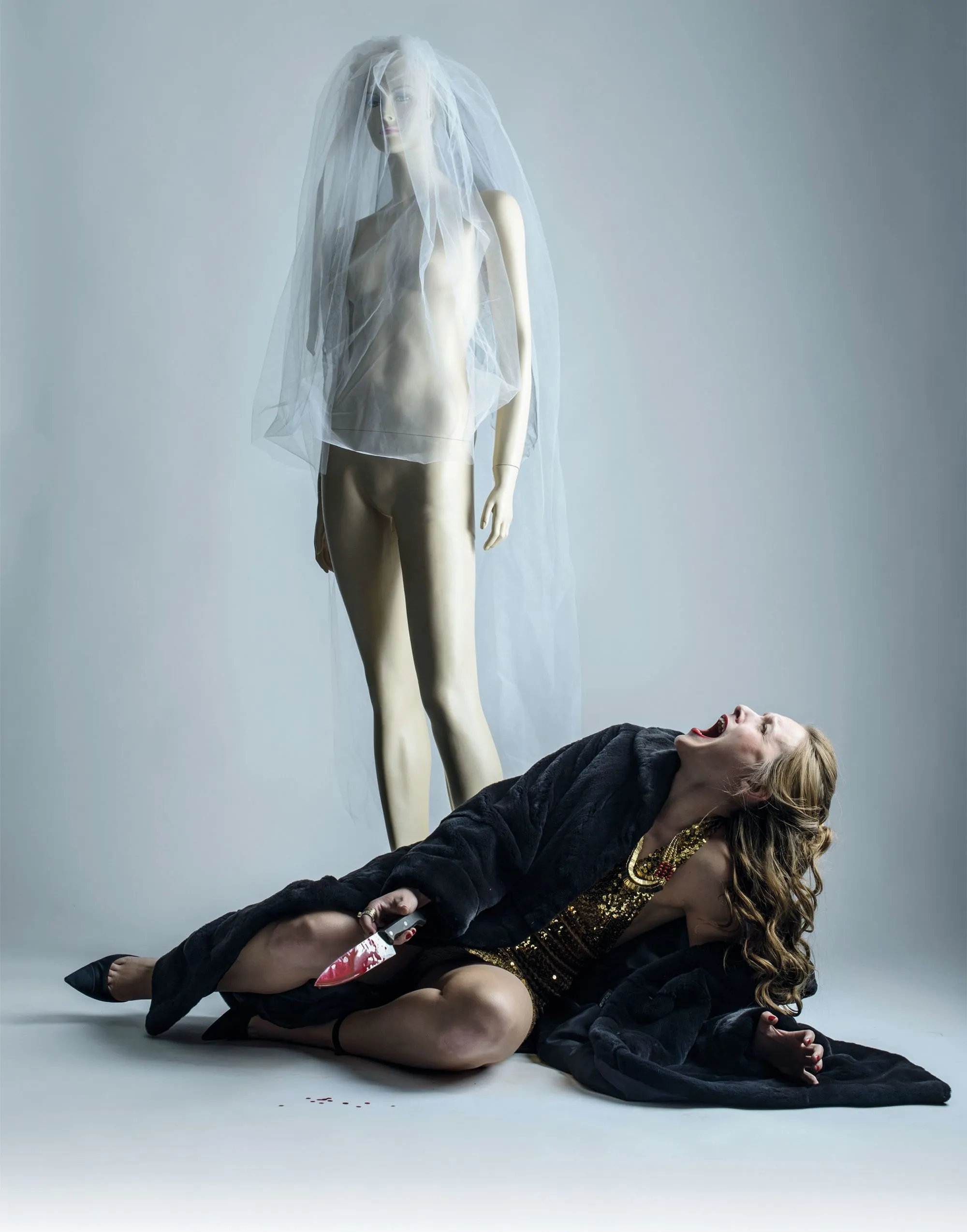 Photo utilisée pour l'affiche d'Andromaque, mise en scène d'Anthony Magnier, avec Pauline Bolcatto (Hermione), Compagnie Viva, Avignon Off, 2015.
