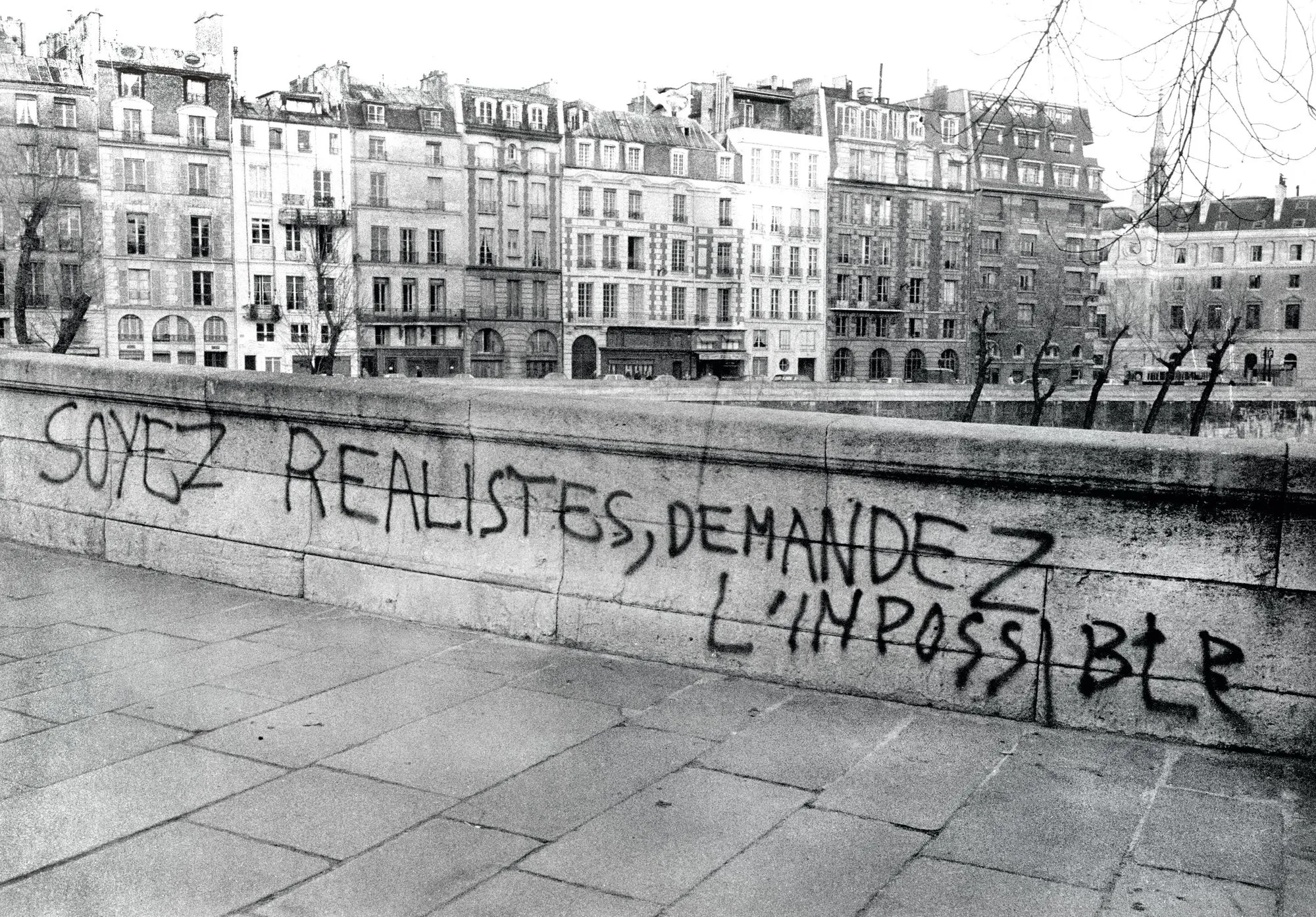 Gérard-Aimé, « Soyez réalistes, demandez l'impossible », 3 mai 1968, photographie, Paris.