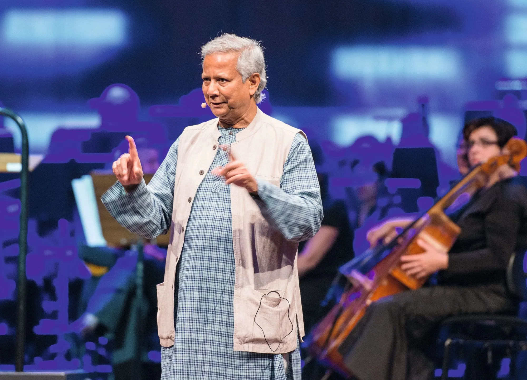 Muhammad Yunus, fondateur de la microfinance et prix Nobel de la paix.