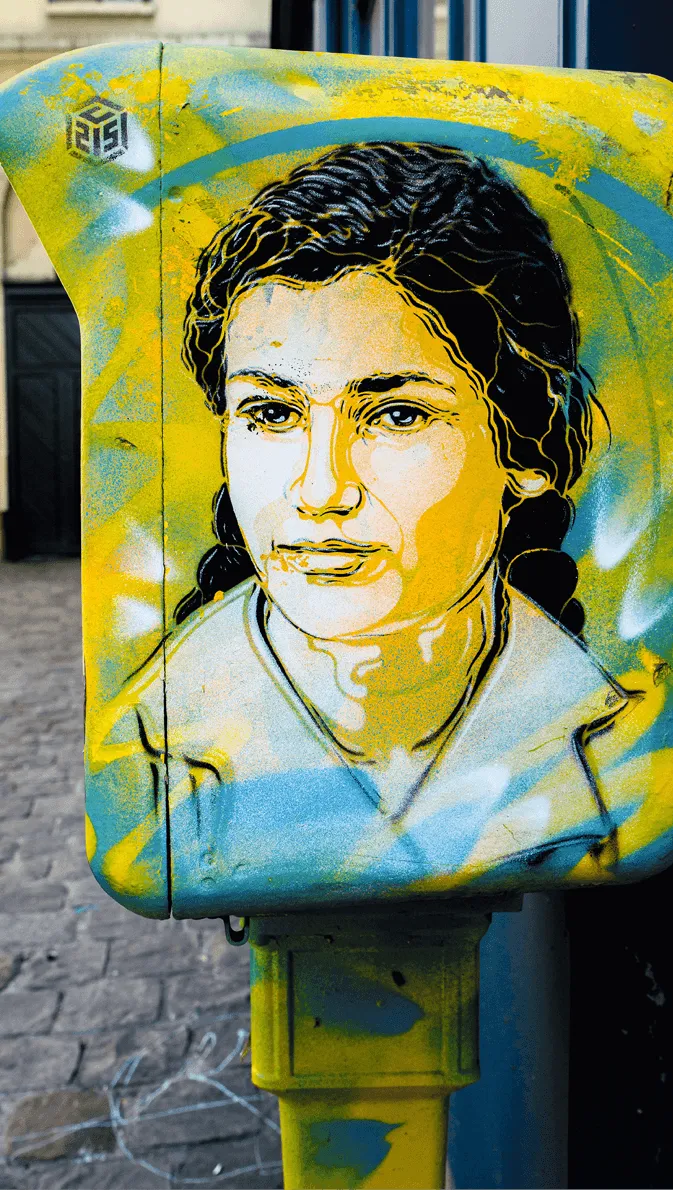Christian Guémy (C215), portrait de Simone Jacob, adolescente, 2019, pochoirs sur une boîte aux lettres (Paris).