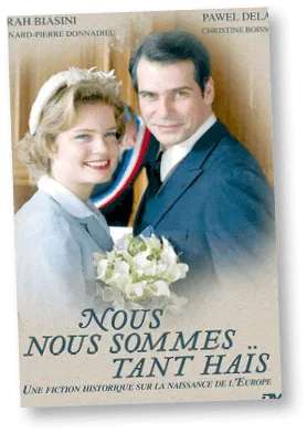 Affiche du film &quotNous nous sommes tant haïs", photo de deux acteurs mariés, bouquet de fleurs à la main.