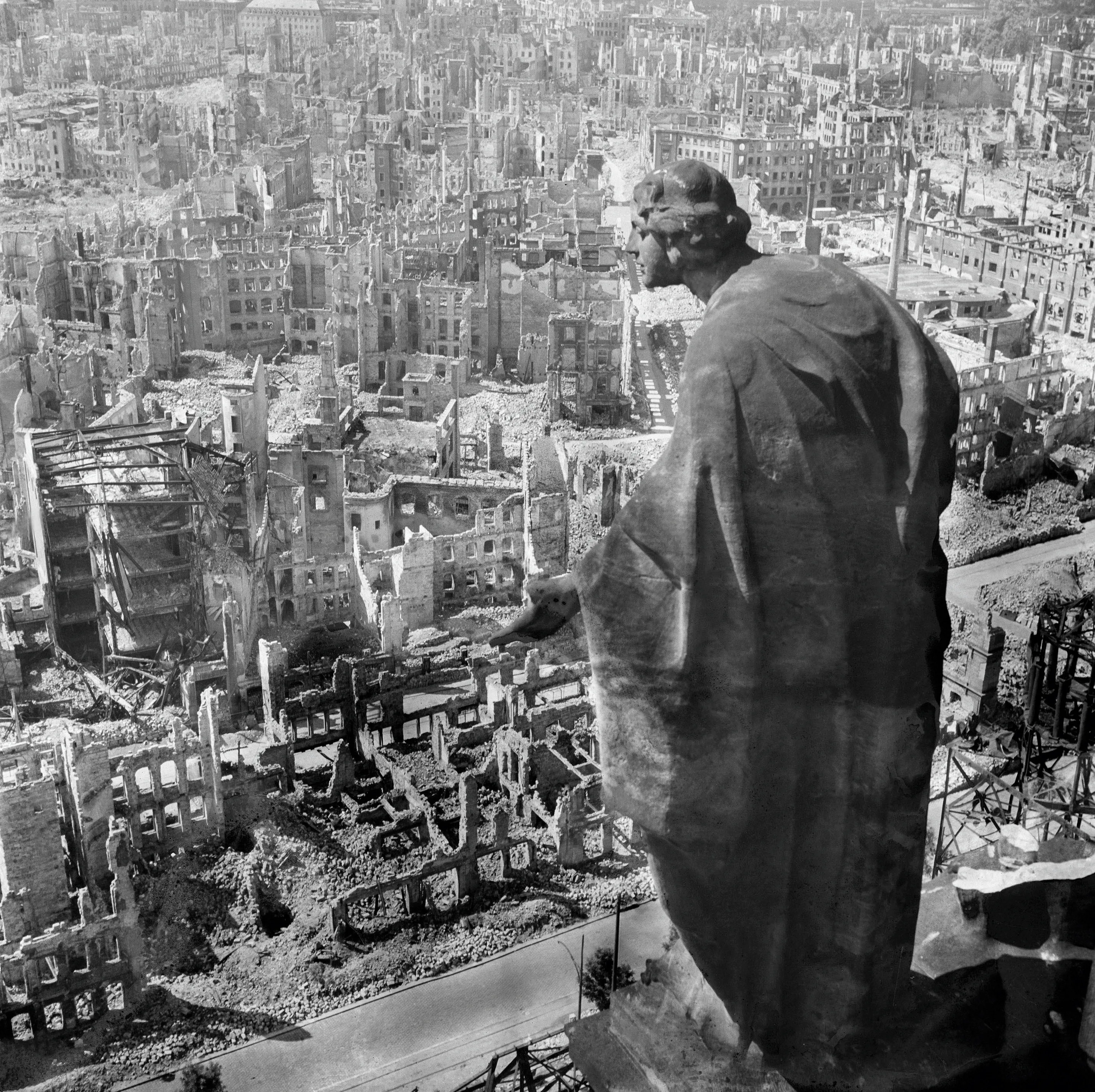 La ville de Dresde, après les bombardements alliés de février 1945