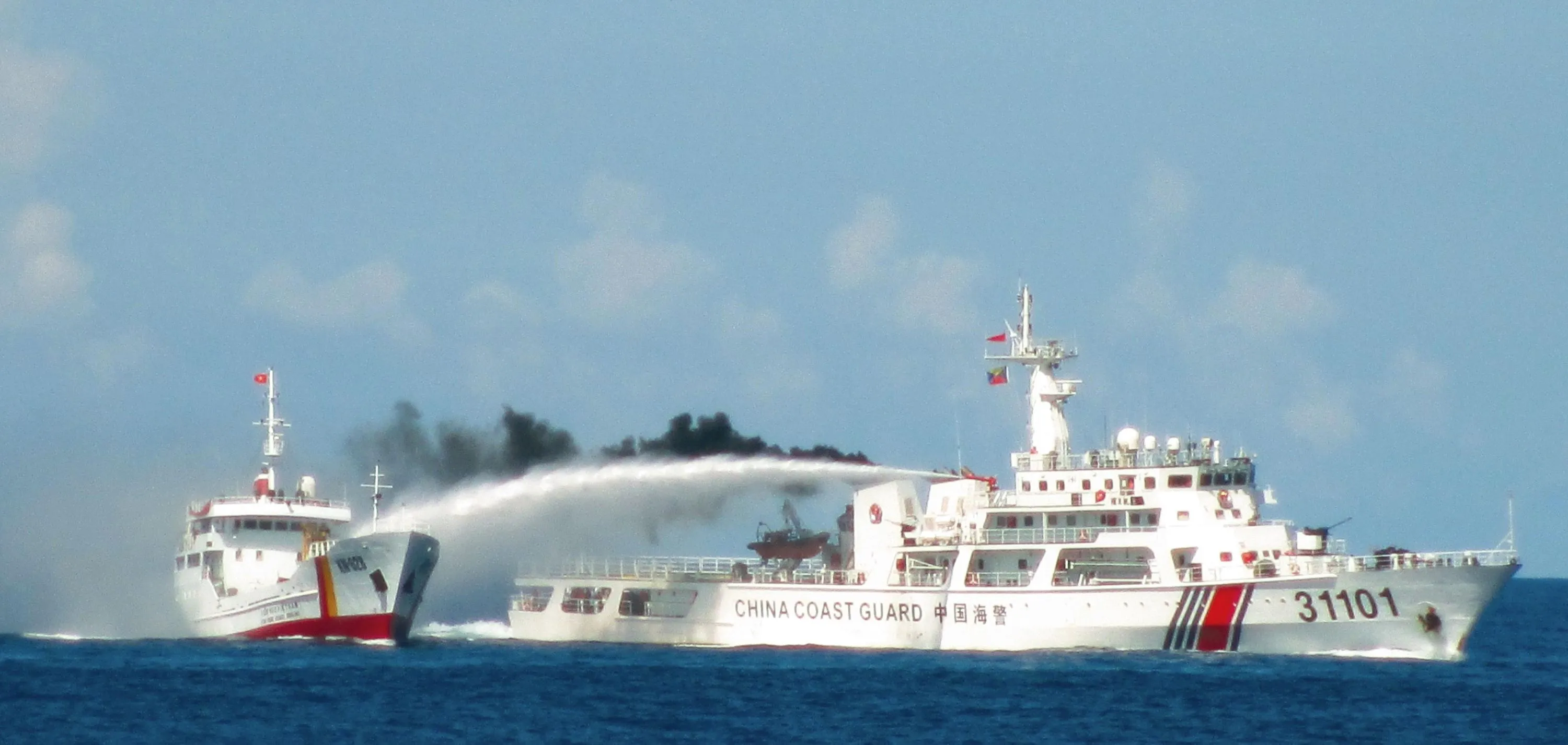 Les navires chinois attaquent les bateaux vietnamiens au canon à eau 