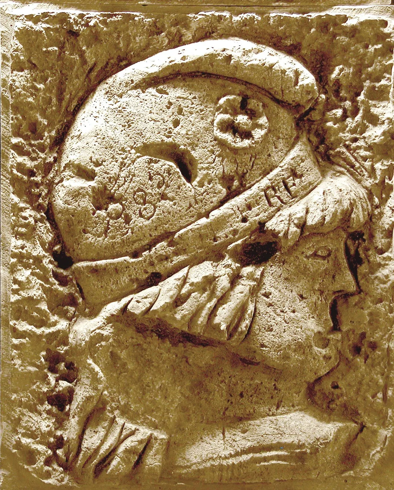 Une sculpture de Marianne, réalisée en graffiti sur les parois des tranchées par un soldat (musée Serge Ramond, Verneuil-en-Halatte).