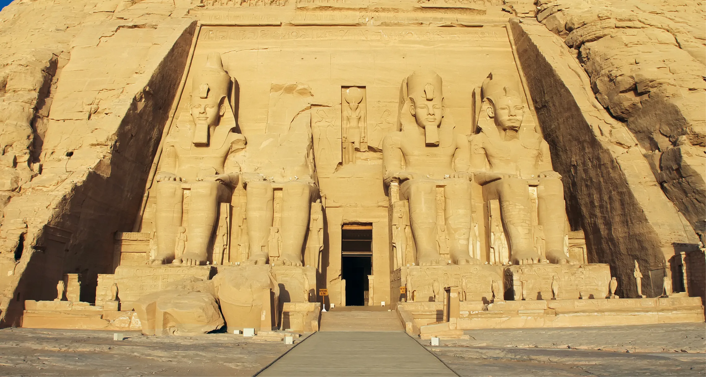 Un temple monumental à la gloire de Ramsès II