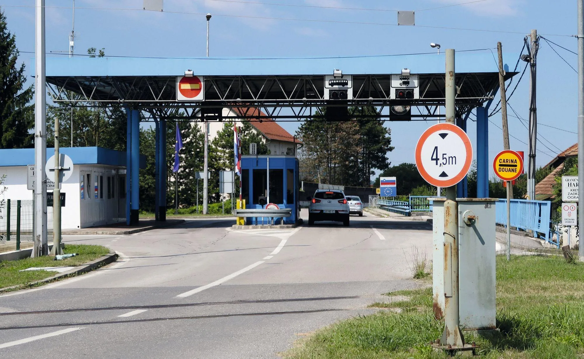  Ancien poste-frontière entre la Croatie et la Slovénie