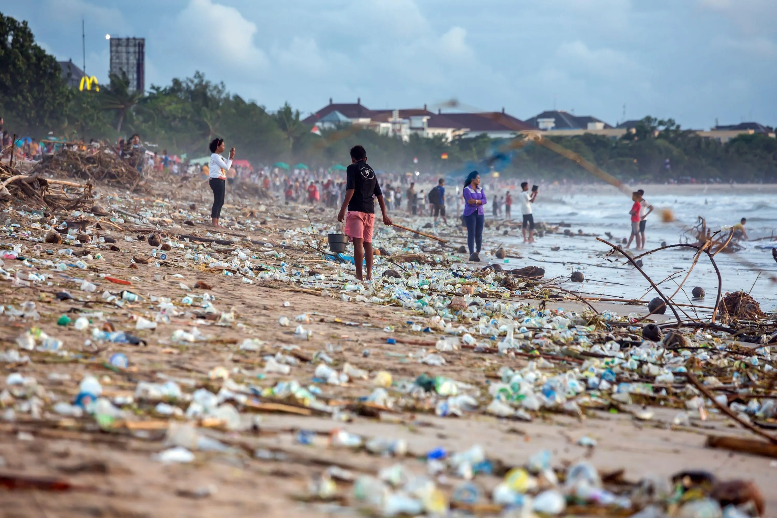 Plastique sur une plage de Bali