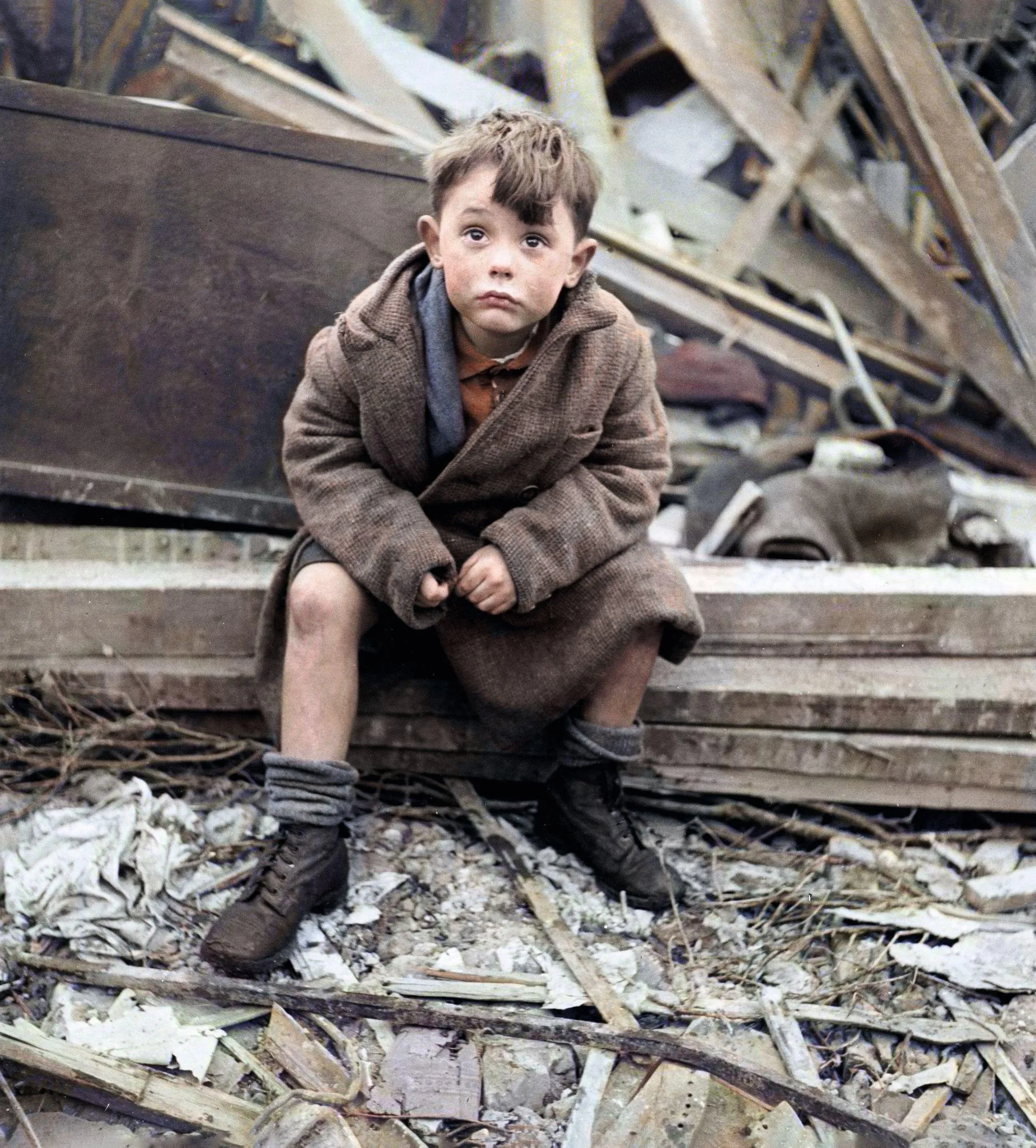 Les civils au centre du conflit - Toni Frissell