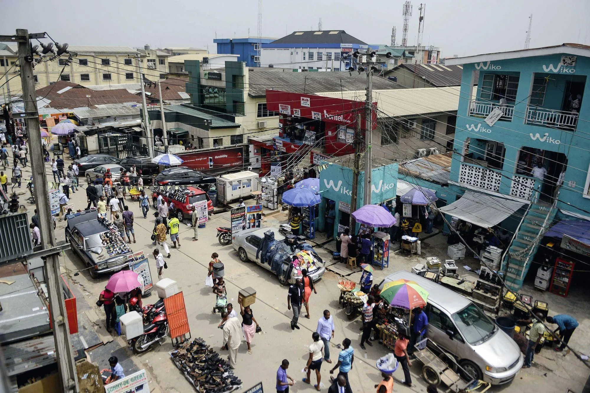 Le marché aux ordinateurs d'Ikeja à Lagos