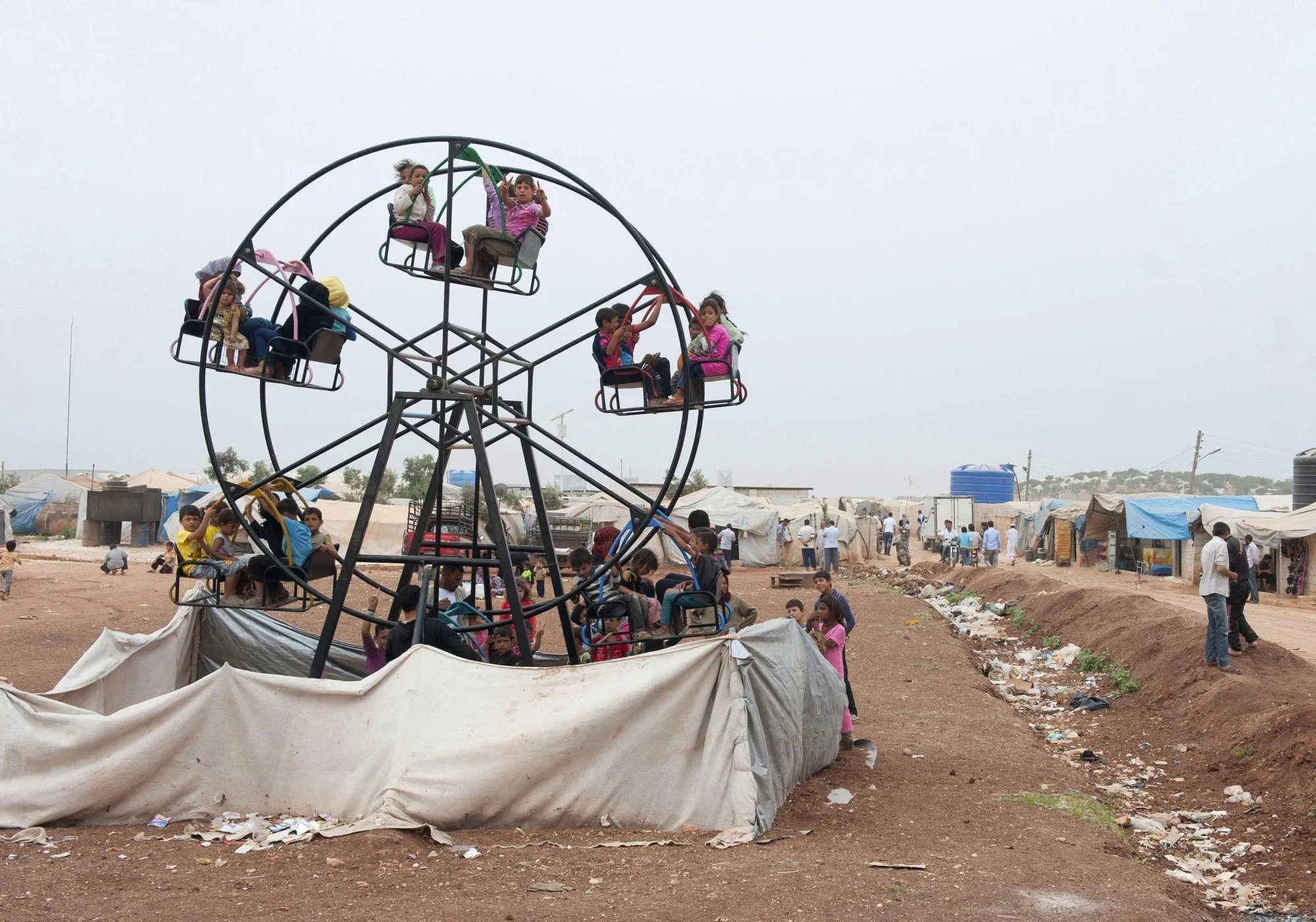 Camp de réfugiés syriens à Bab al-Hawa à la frontière avec la Turquie (2014)