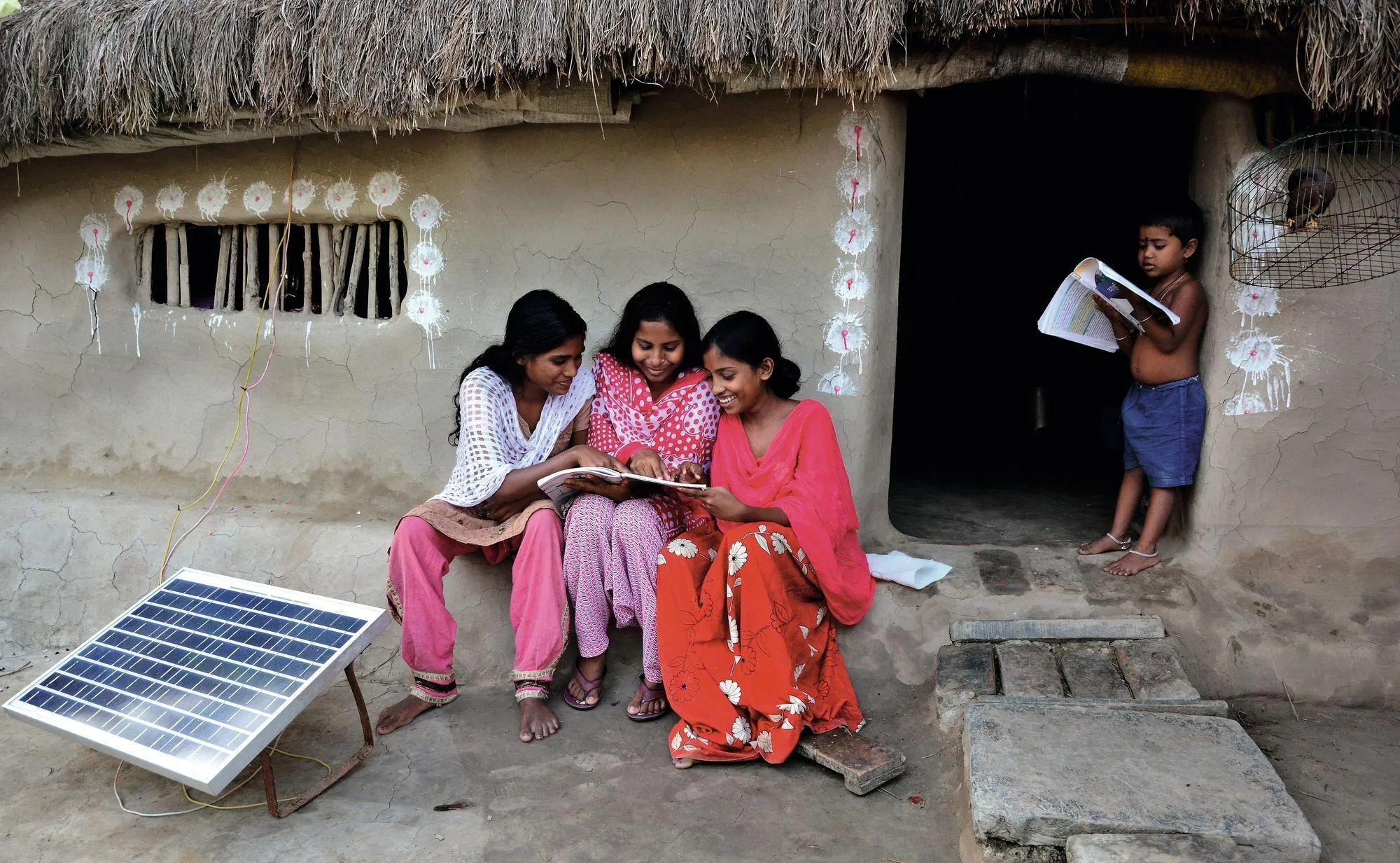 L'installation de panneaux solaires dans l'Inde rurale