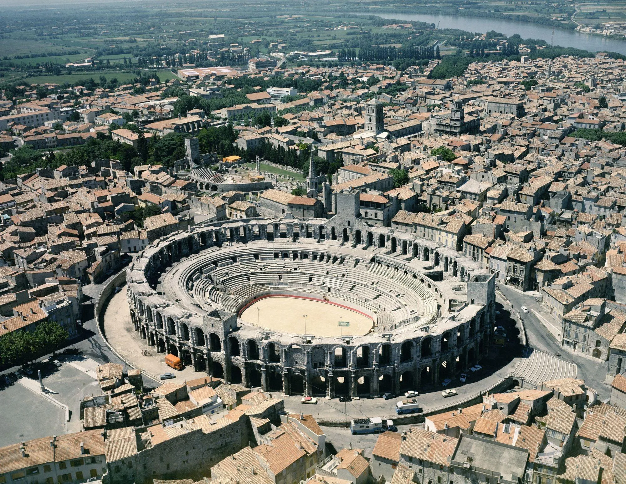 L'amphithéâtre d'Arles, un petit Colisée