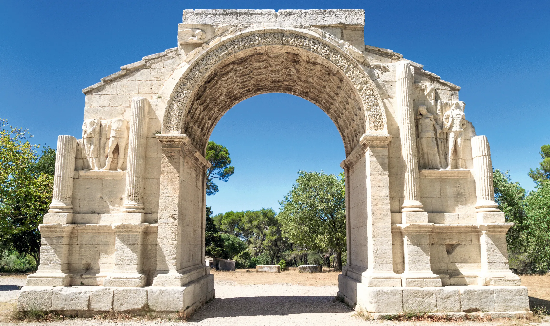 Arc de triomphe de Glanum (Saint-Rémy-de-Provence, France).