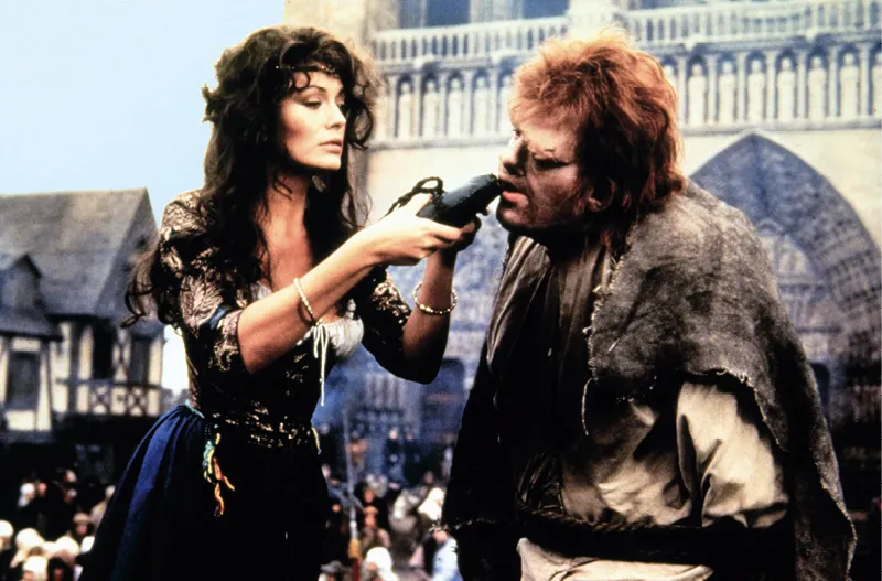 Le Bossu de Notre-Dame, film de M. Tuchner et A. Hume, 1982,
avec Lesley-Anne Down (Esmeralda) et Anthony Hopkins (Quasimodo).