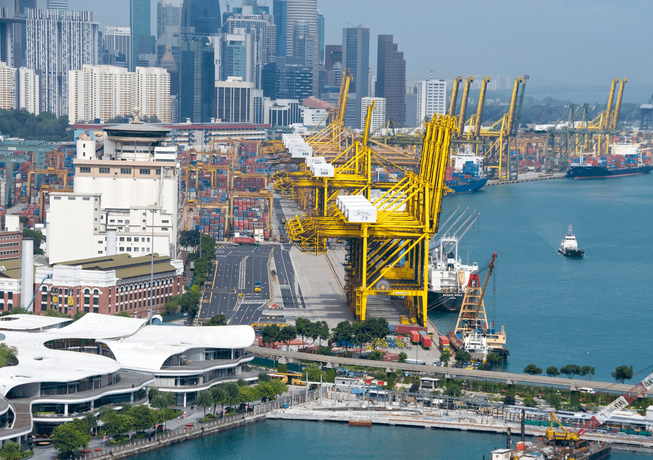 Le port à conteneurs de Singapour