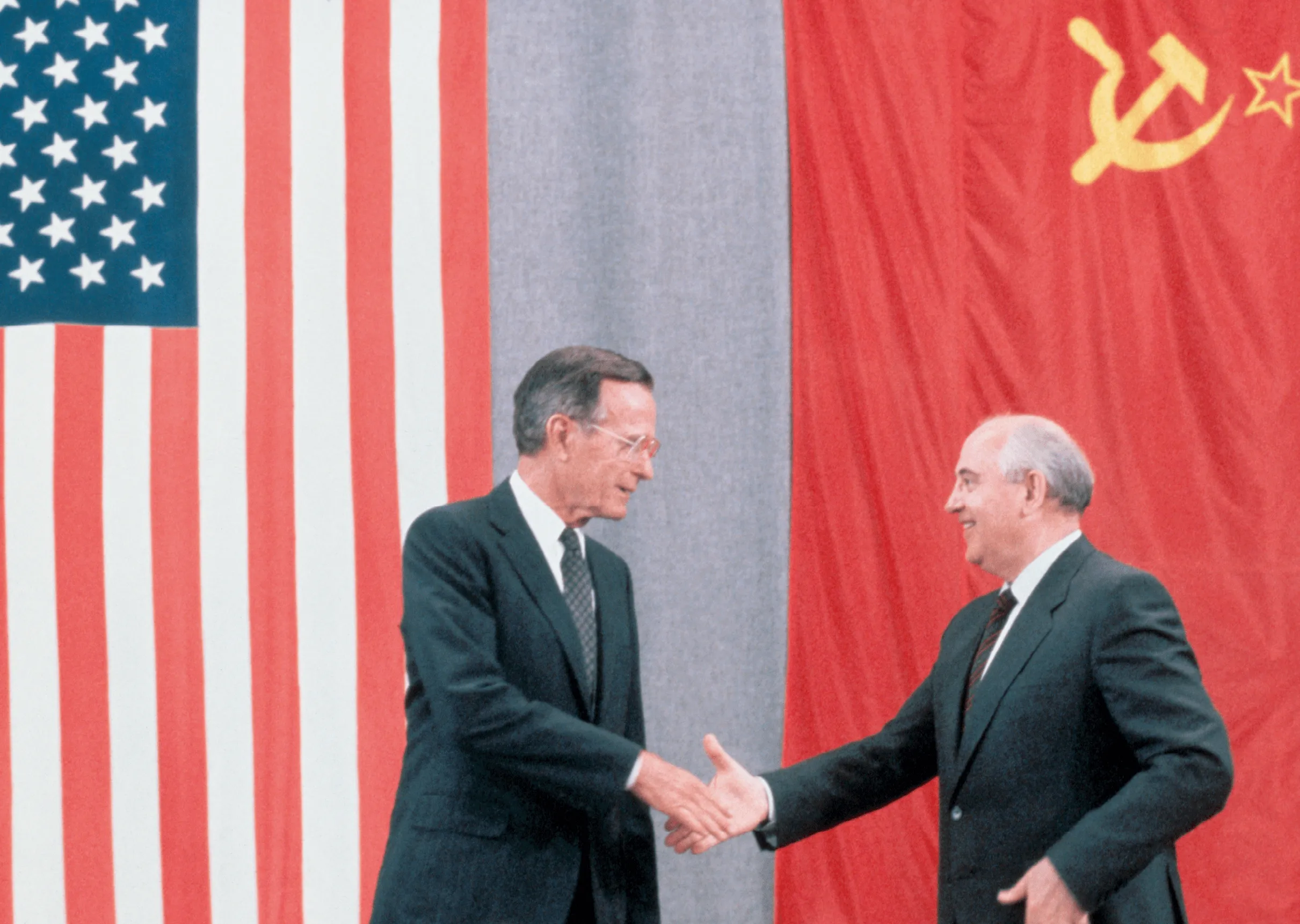 Photo George Bush (États-Unis) et Mikhaïl Gorbatchev (URSS) au sommet de Moscou, 1991