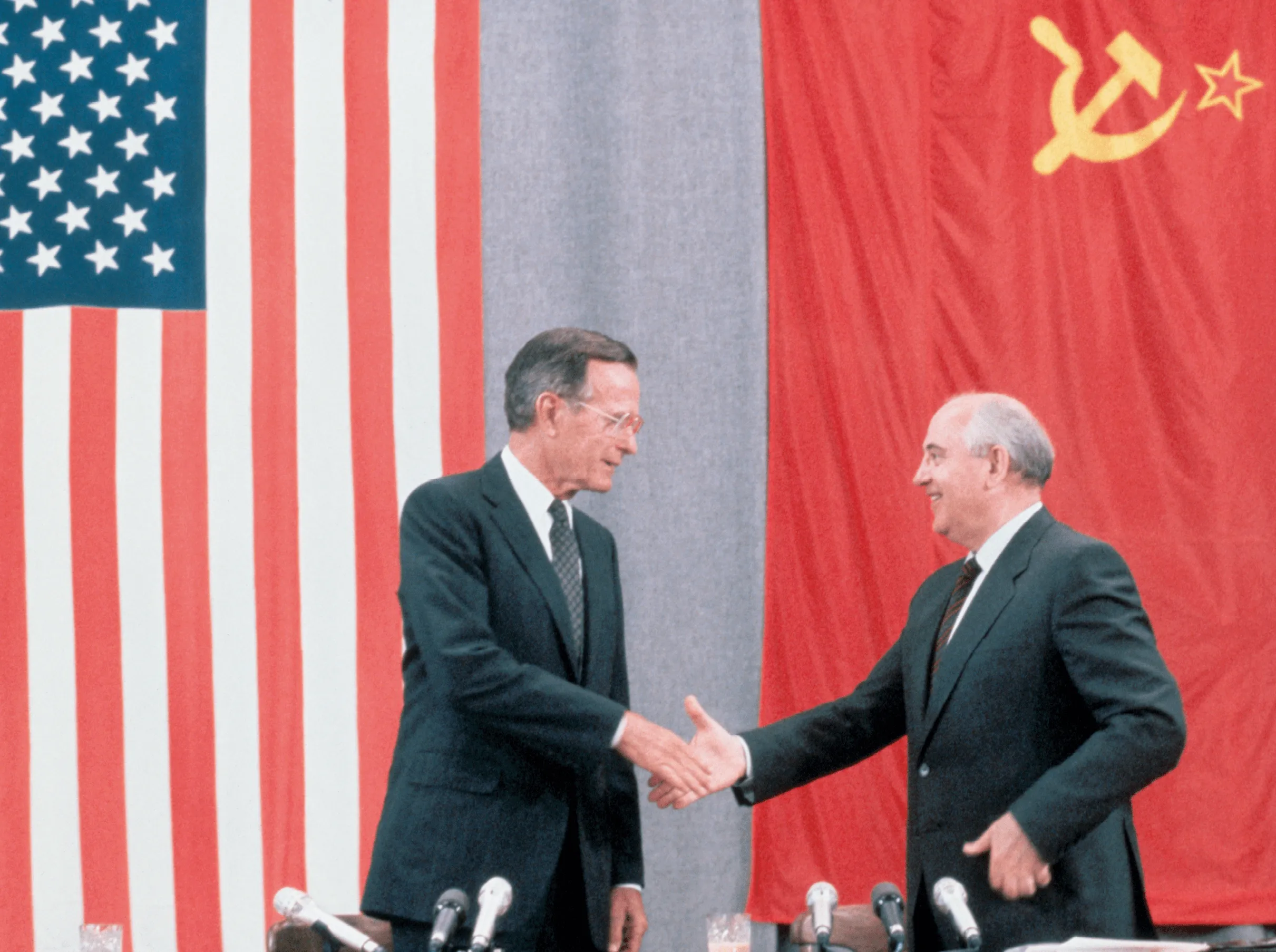 Photo George Bush (États-Unis) et Mikhaïl Gorbatchev (URSS) au sommet de Moscou, 1991 