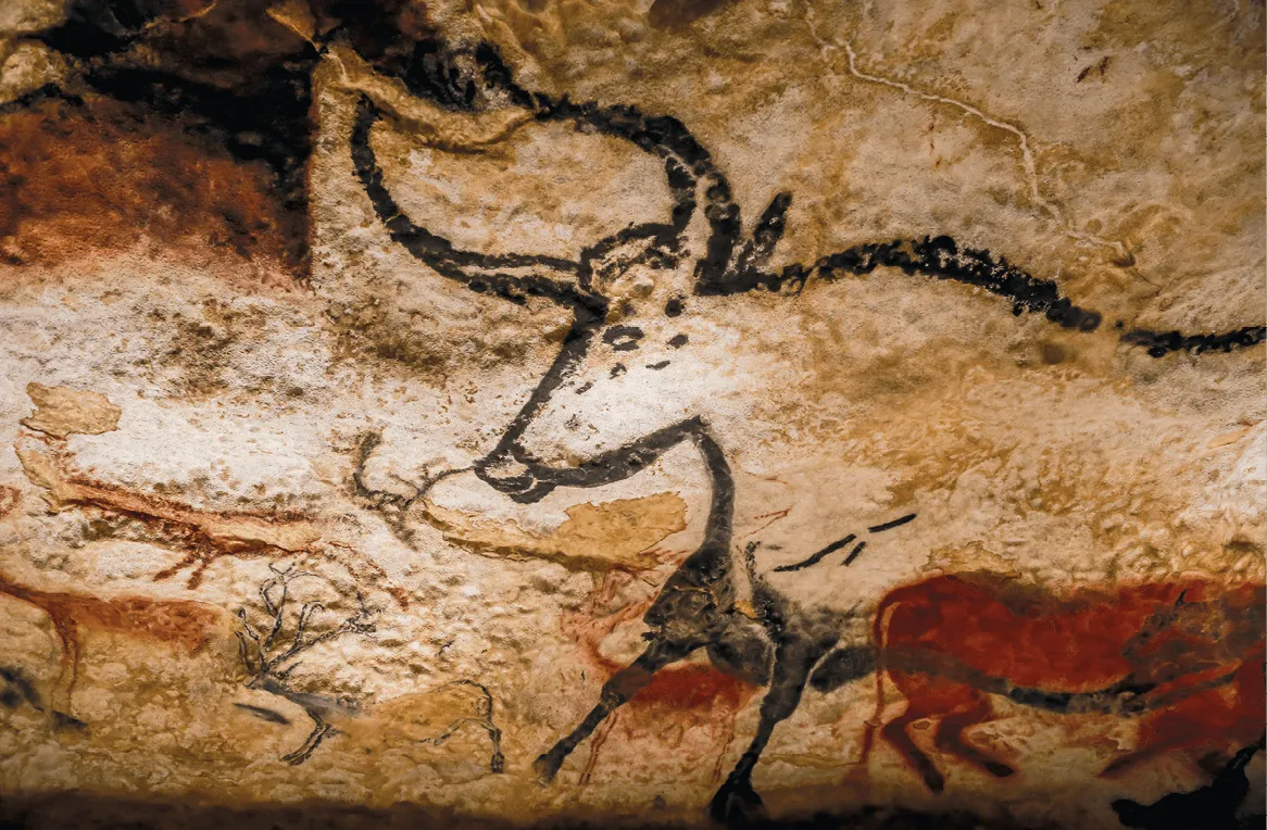 Peinture rupestre de Lascaux : auroch peint en noir dominant, entouré d'autres animaux (cerfs, chevaux) en rouge et noir sur fond beige.