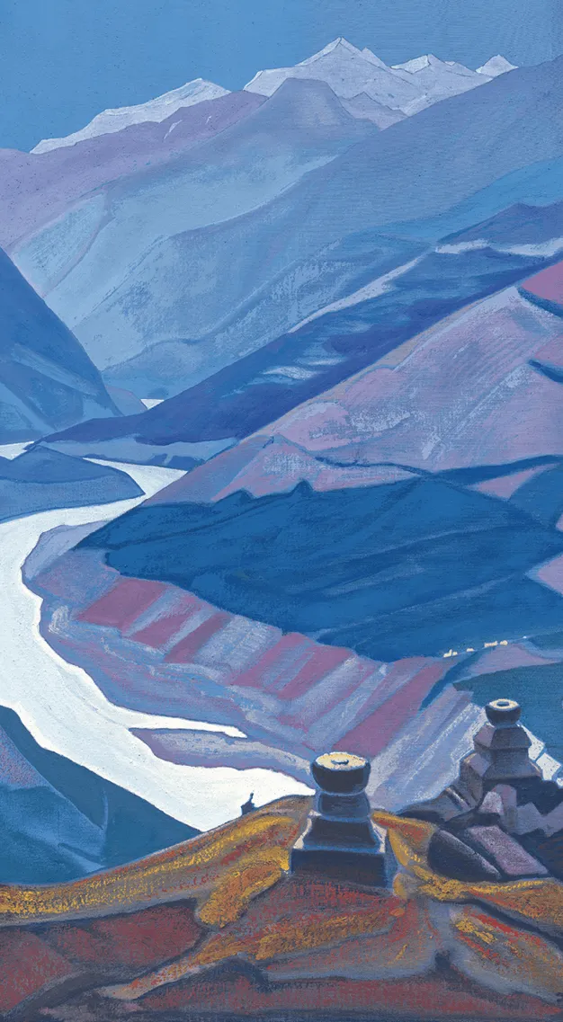 Peinture de Nicholas Roerich, Chandra-Bhaga : vue panoramique de montagnes bleues et violettes, rivière sinueuse, et deux petits chortens au premier plan.