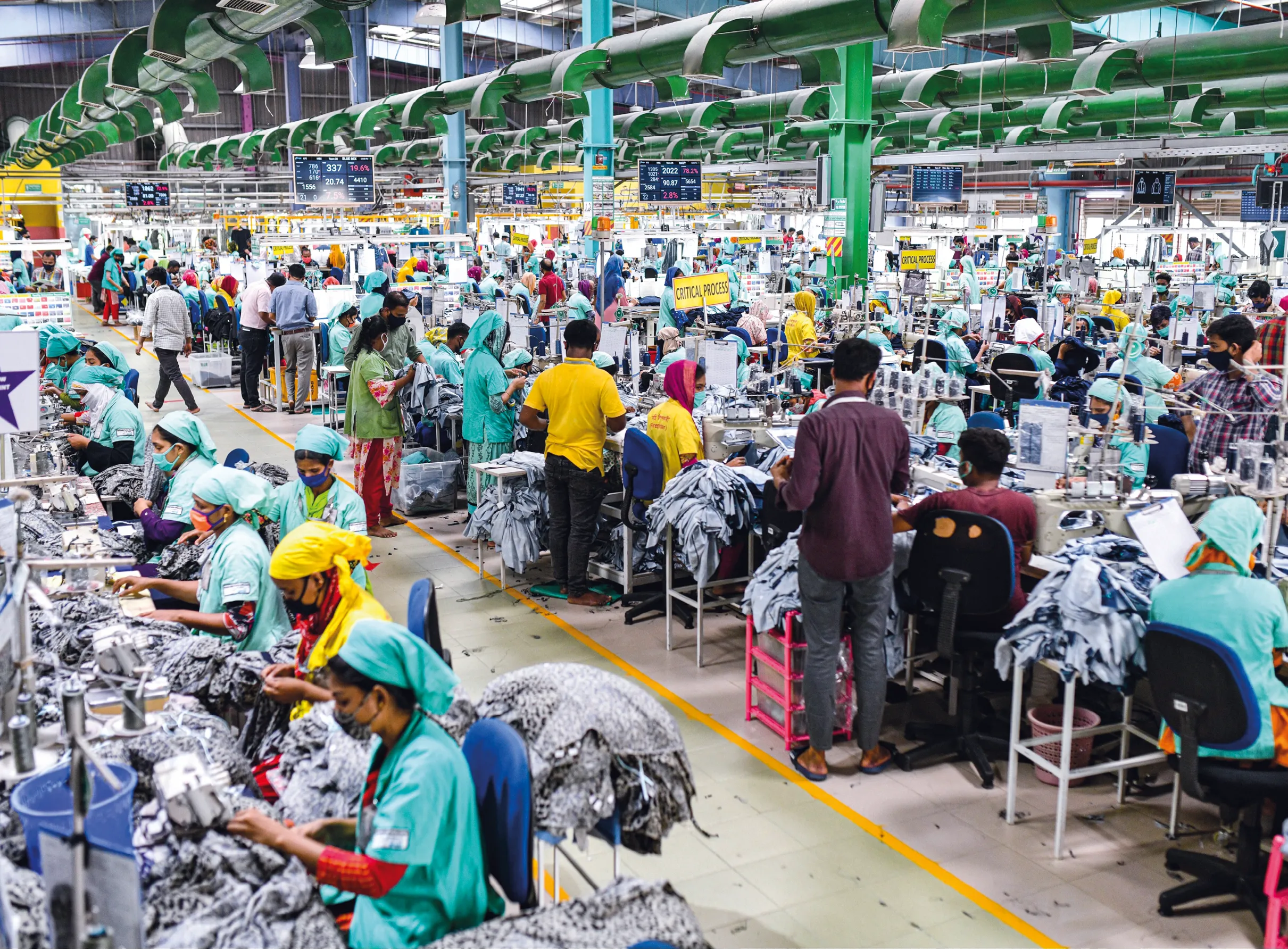 Zabed Hasnain, photographie des ouvriers de l'usine textile de Fakhruddin à Gazipur, banlieue de Dacca, Bangladesh, 2 mai 2021.