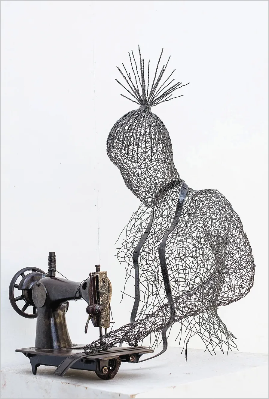 Rémy Samuz, Ouvrière</i>, 2018, sculpture.