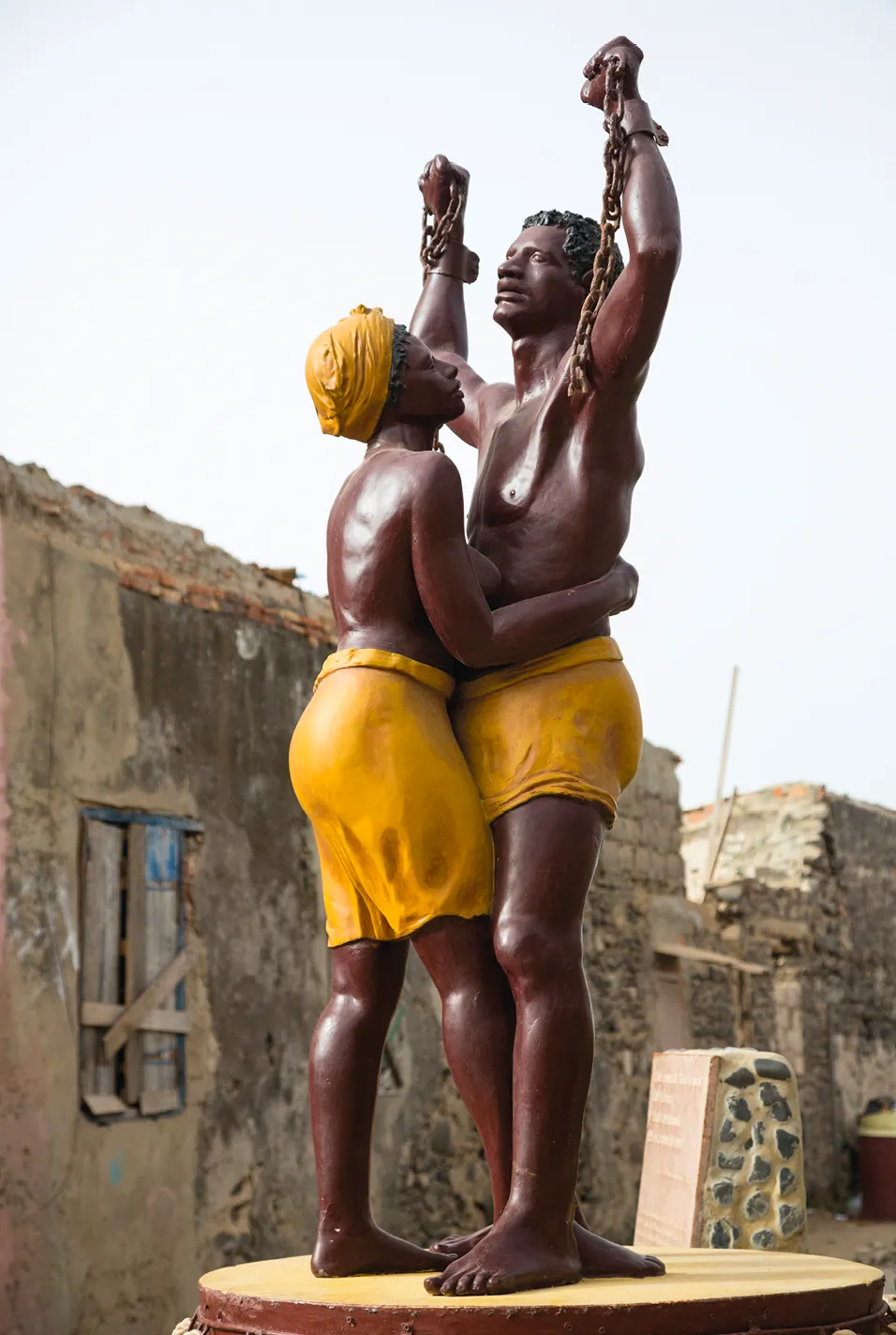 Charles O. Cecil, photographie d'une statue commémorant l'abolition de l'esclavage, 2013, ile de Gorée, Sénégal. 