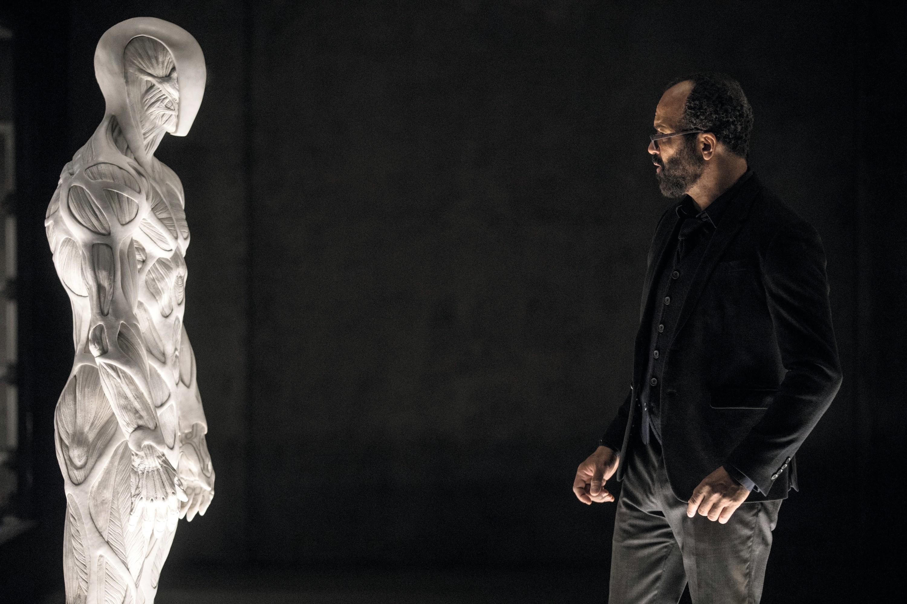 Série De Hbo De 2016 Avec Des Robots Humanoides